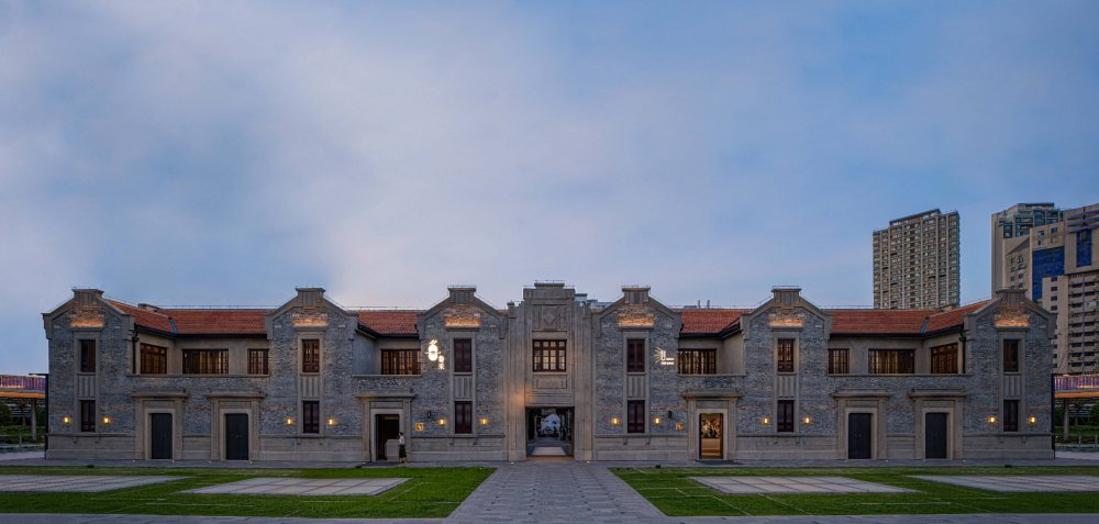 , Lu Style Uart SPACE